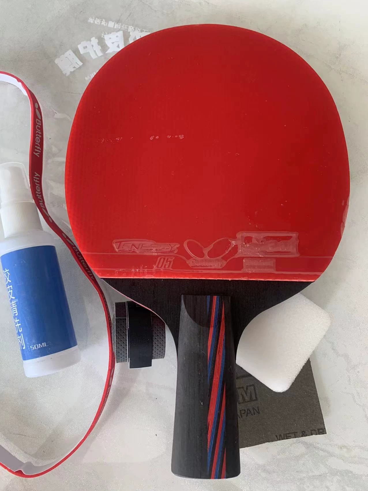 公司运动会订购多了，原价1千多的斯蒂卡纳米碳王九八，比赛专用的乒乓球拍，专业进攻型乒乓球拍，低价转让 运动会定多了，两只，一支横拍，一支直拍，全新的没有用到，低